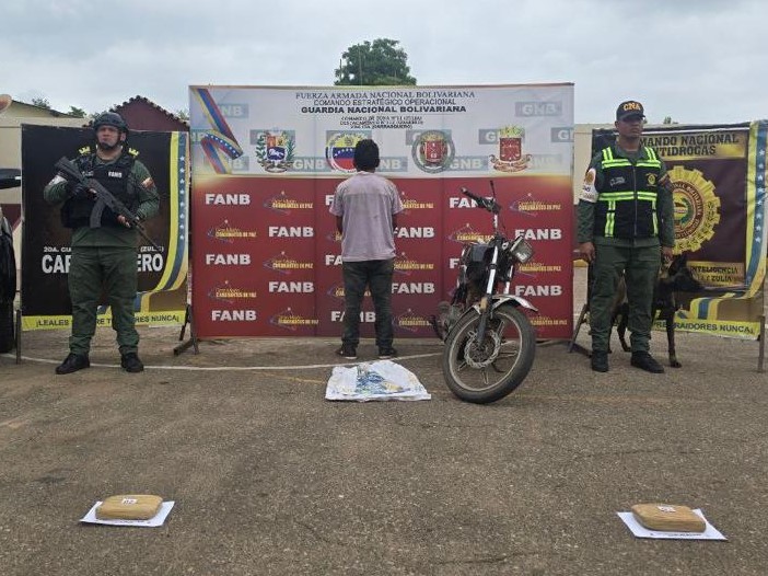 Autoridades de la GNB capturan a motorizado en La Guajira que iba con 23 panelas de marihuana hacia Mara