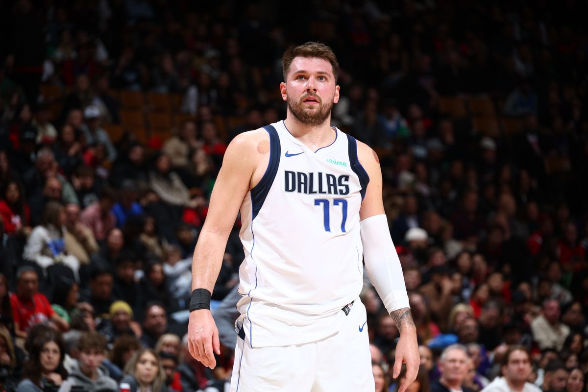 Luka Dončić lidera la victoria de Mavericks ante Warriors