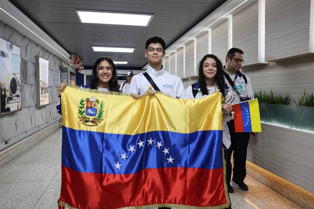 Arribaron a Venezuela los jóvenes científicos campeones en la Olimpiada Mundial de Robótica Türkiye 2024