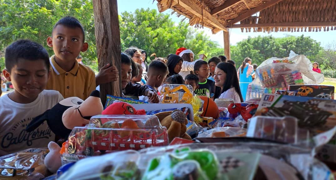 Más de mil niños recibieron regalos de Navidad en Alitasía, municipio Guajira