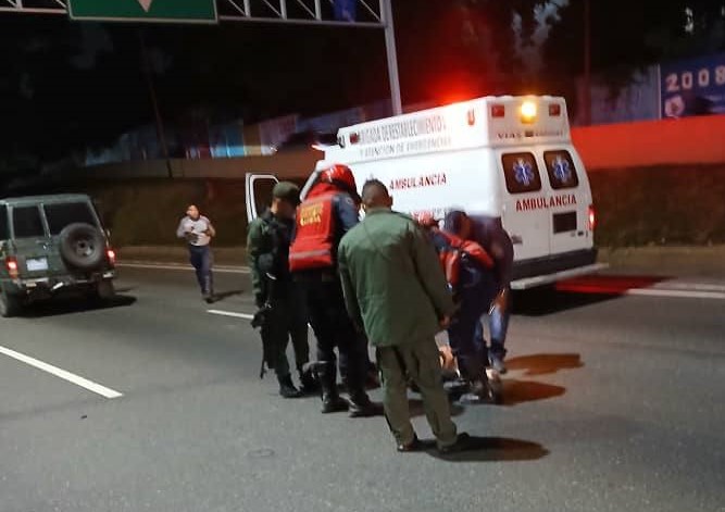 Una persona muerta y otra herida dejó colisión en la carretera Valle-Coche de Caracas