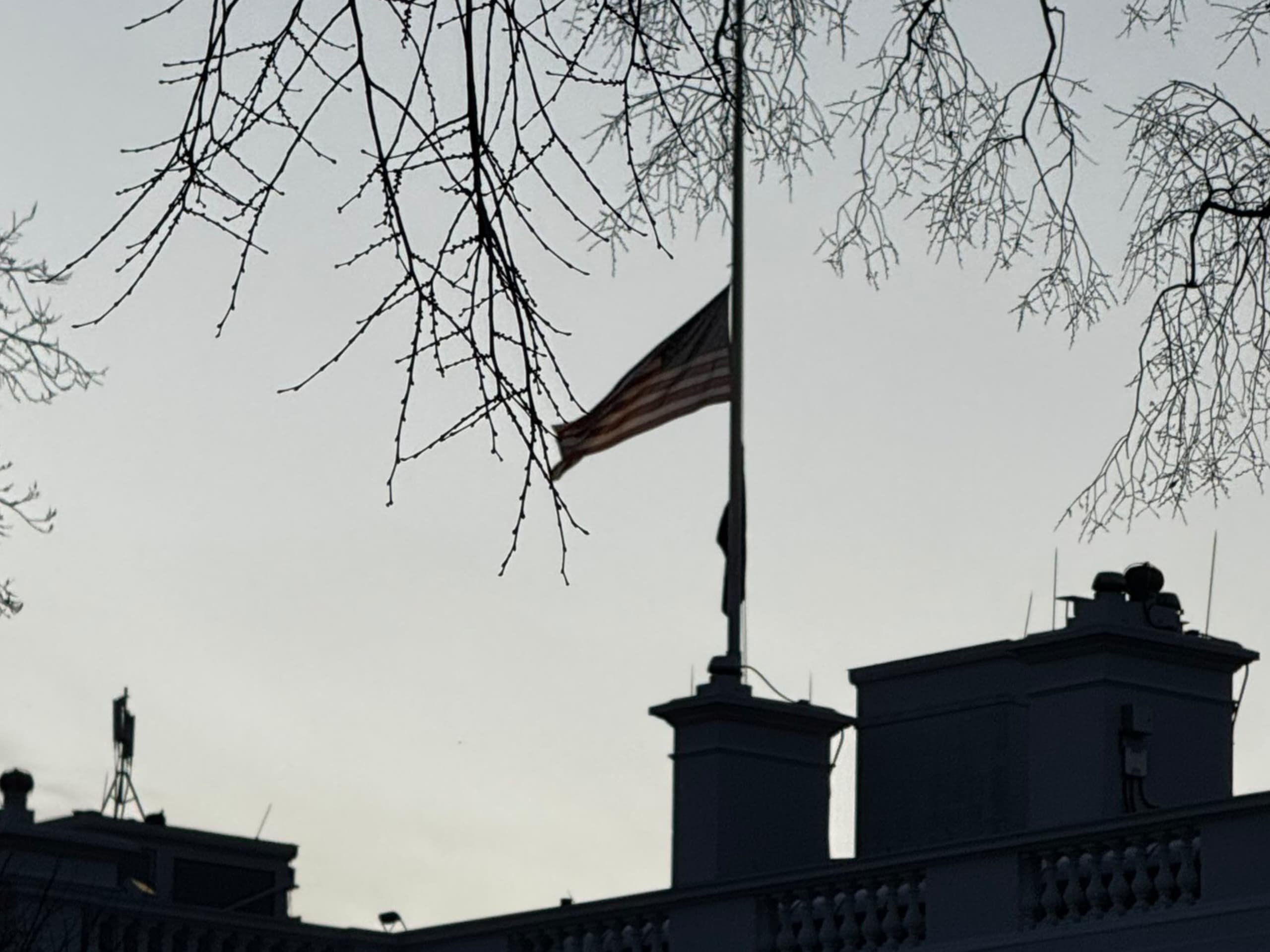 EEUU exhibe su bandera a media asta por el fallecimiento del expresidente Jimmy Carter: Funerales de Estado serán el 9-Ene