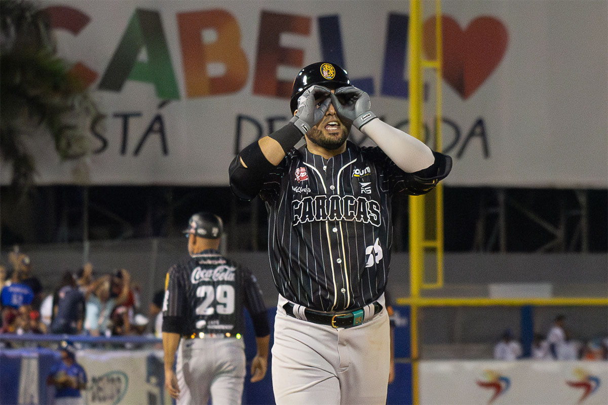 Eugenio Suárez debuta y se convierte en el héroe de Leones que superó a Magallanes en Valencia