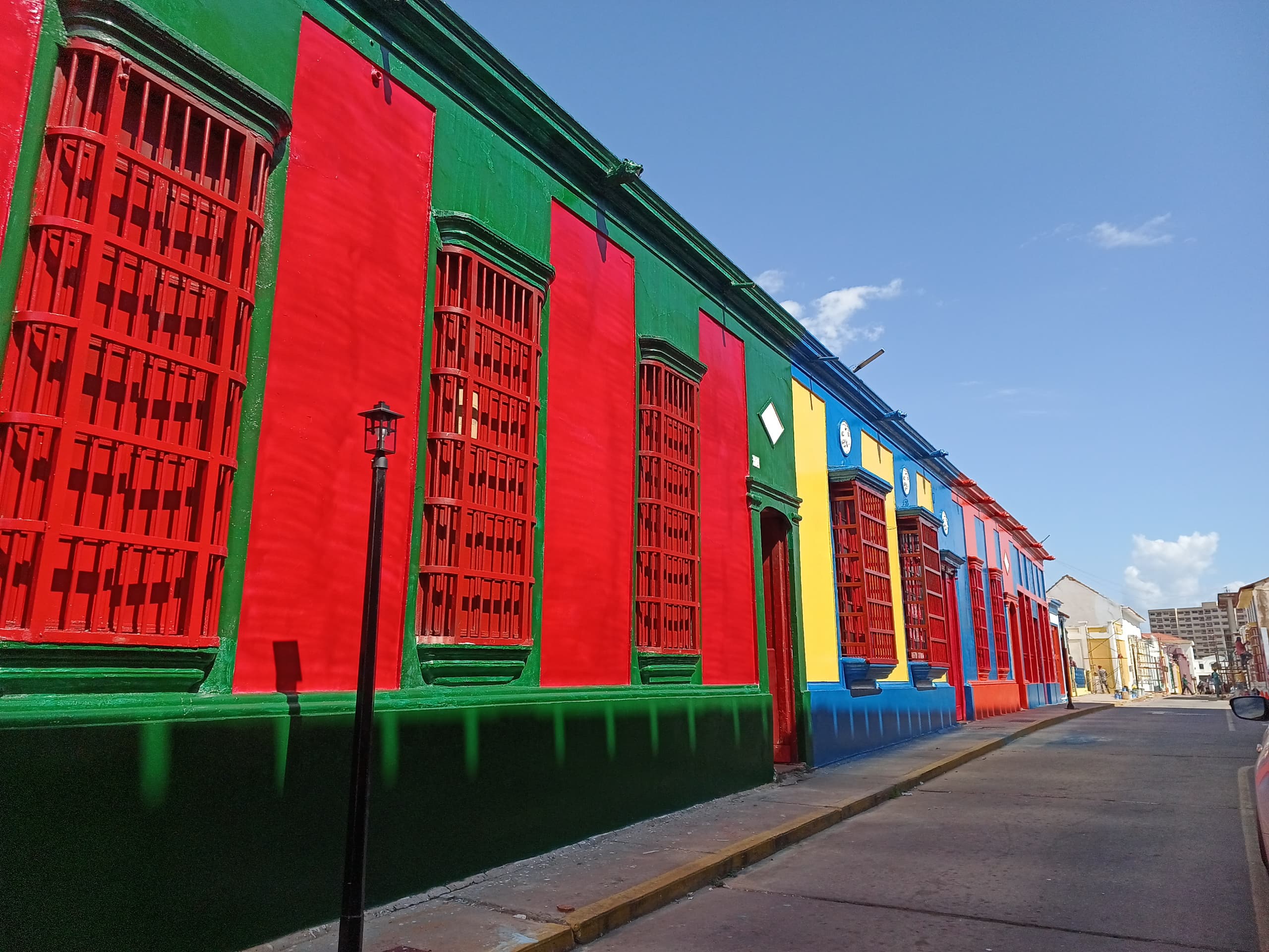 Colores y texturas de la Calle Carabobo: Una mirada íntima (+Fotorreportaje)