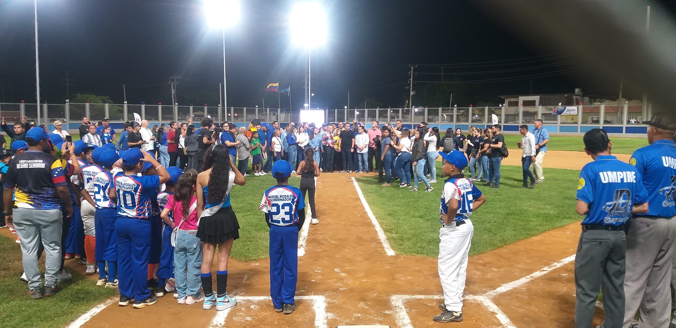 Gobernación del Zulia inaugura  complejo deportivo del barrio Bolívar