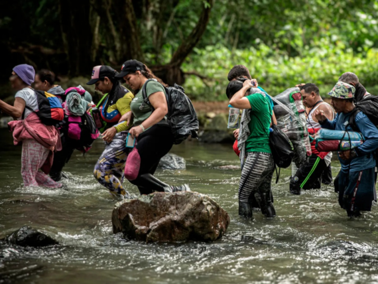 Más de 300 mil migrantes cruzaron el Darién en 2024