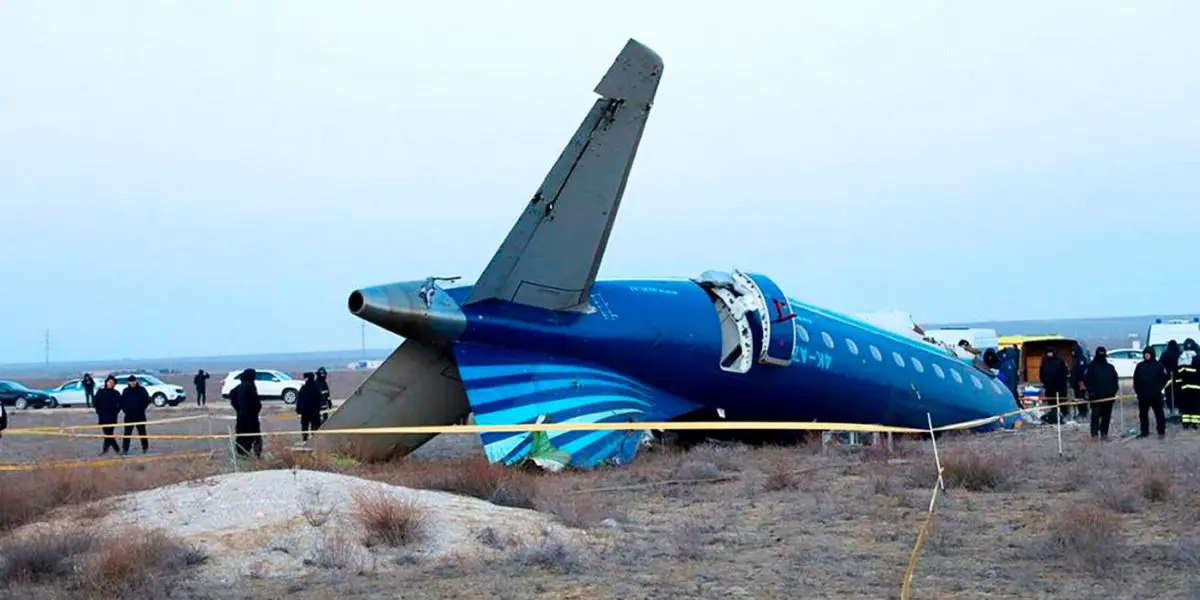 Azerbaiyán Airlines dice que su avión se estrelló porque sufrió 