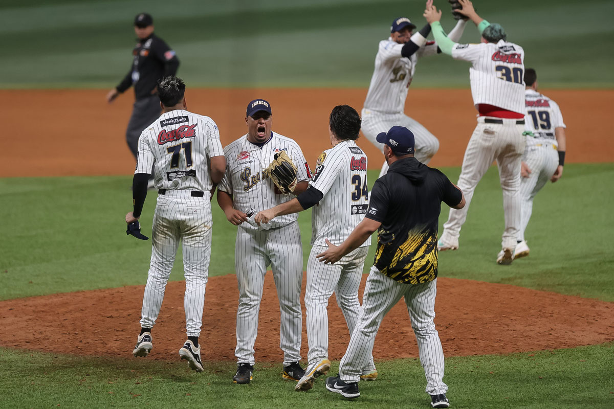 Leones eliminó a Tiburones en una remontada épica para acceder al juego de comodín