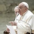 El Papa Francisco reprende al personal del Vaticano por chismear en su mensaje navideño anual