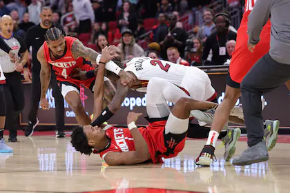 El Heat superó a Rockets en medio de una batalla campal