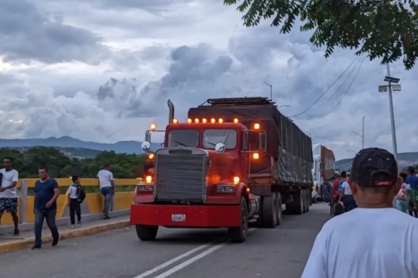 Venezuela movilizó 237 gandolas en noviembre de las 1.686 que cruzaron por la frontera con Colombia