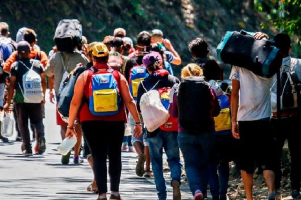 El 30 % de los migrantes venezolanos se fue con título universitario: Según la OIT