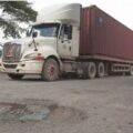 Saquean camión cargado de cerveza tras volcarse en Anzoátegui