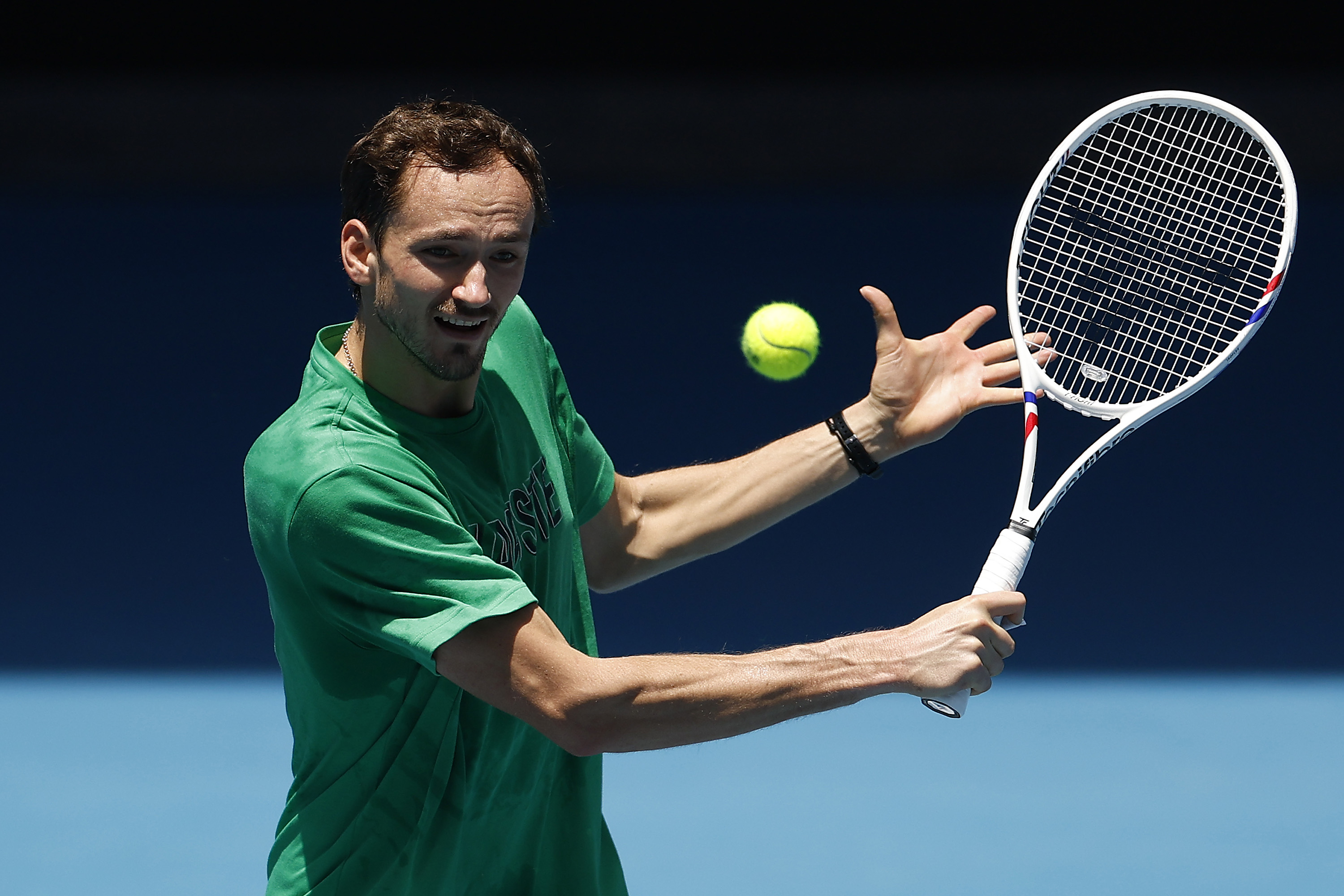 Daniil Medvedev sufrió y avanzó a la siguiente ronda del Abierto de Australia