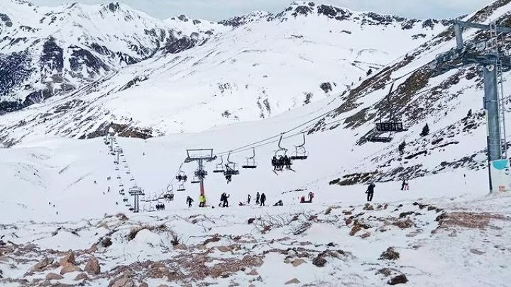 Accidente en telesilla de estación de esquí en los Pirineos deja decenas de heridos