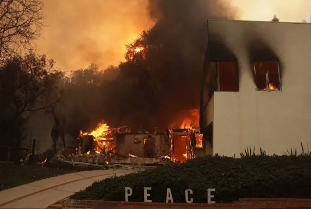 Uno de los incendios en Los Ángeles avanza hacia la prominente zona residencial de Brentwood