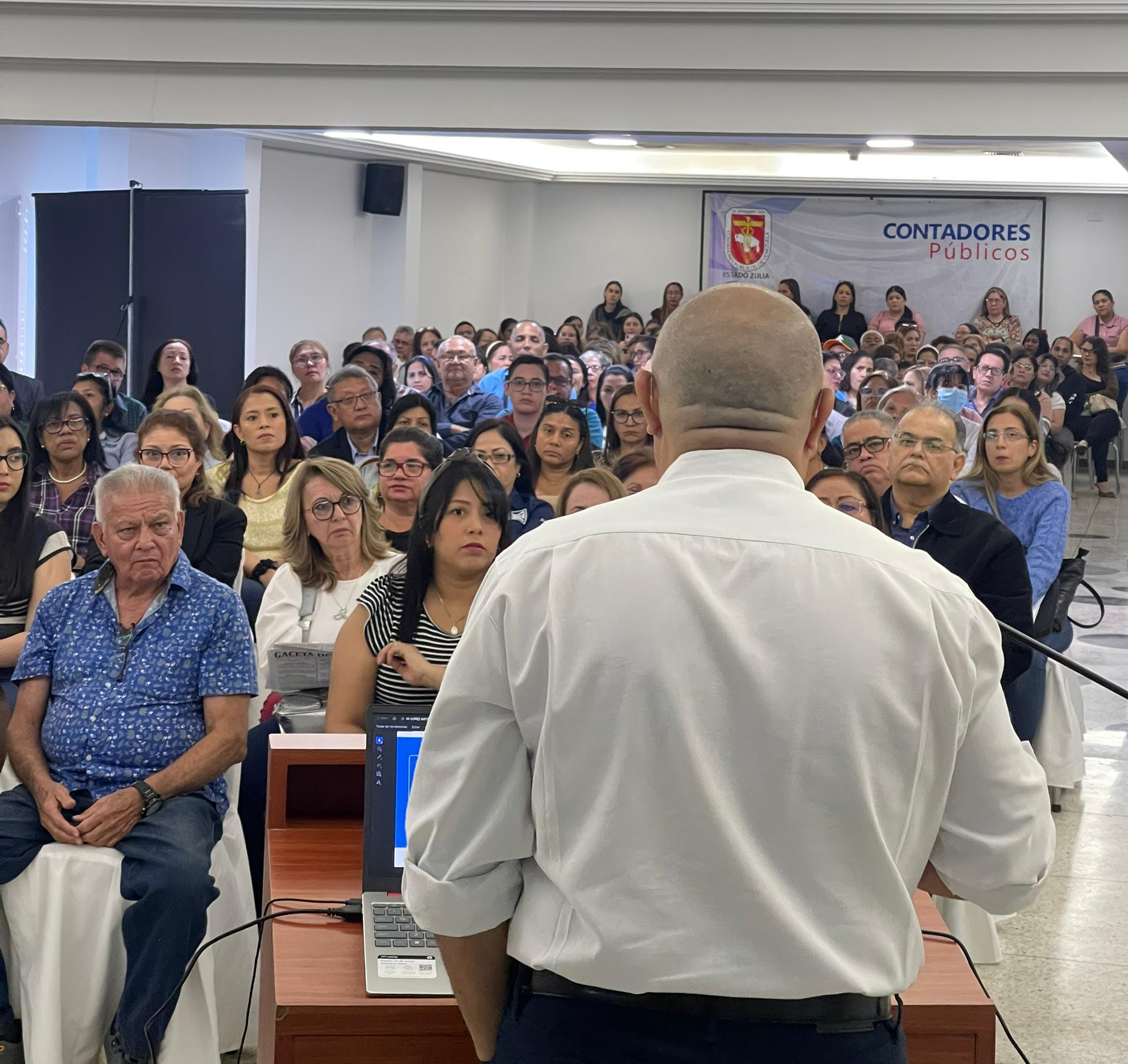 Contadores públicos analizan providencias administrativas sobre la emisión de facturas y otros documentos fiscales