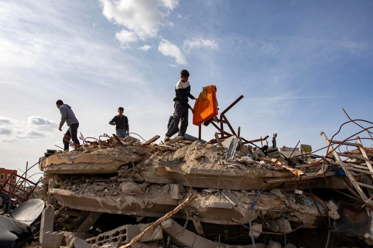 Entra en vigor el alto el fuego entre Israel y Hamás en la Franja de Gaza y comienza a entrar ayuda humanitaria