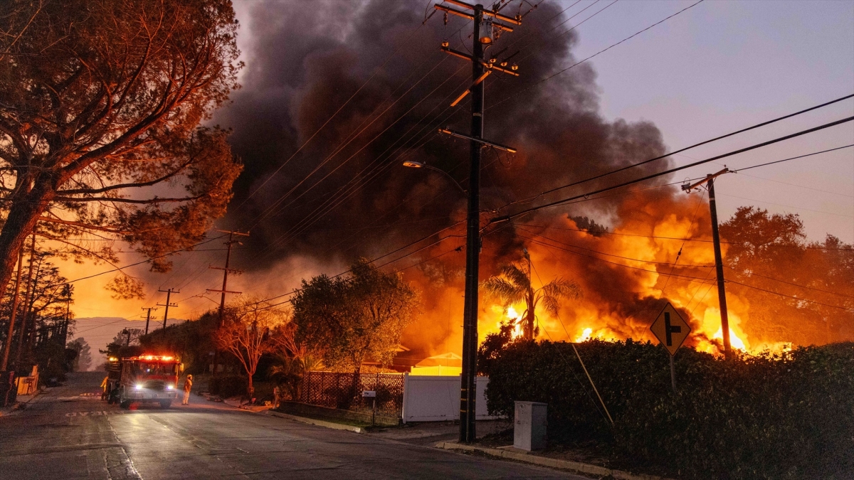 Aumentó a 24 el número de víctimas mortales por los incendios en Los Ángeles