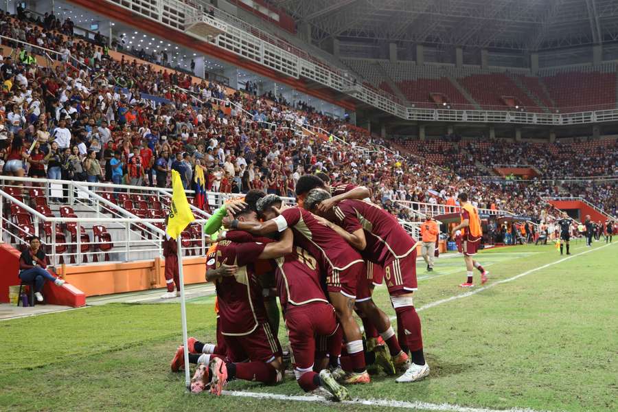 La Vinotinto goleó a Perú para lograr su primer triunfo en el Sudamericano Sub-20