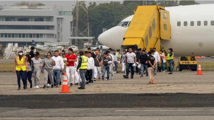 Gobierno de Trump deporta a más de 150 migrantes a Guatemala