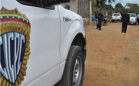 Hallan muerto a jefe de seguridad de un banco en la planta baja de un edificio en Maracaibo