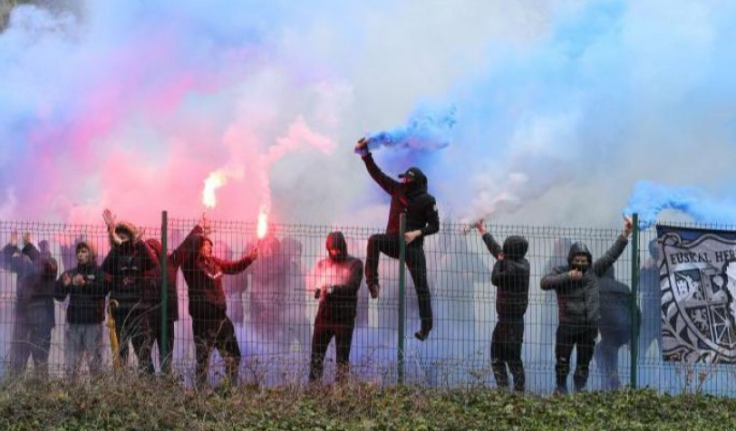 Pelea entre hinchas dejó nueve heridos previo al partido entre Real Sociedad y Lazio por Europa League