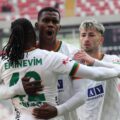 Sergio Córdova anotó gol y el Alanyaspor rescató un punto