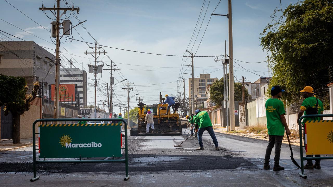 Alcaldía de Maracaibo inicia ‘Plan de Asfaltado 2025’ para beneficiar a las parroquias Olegario Villalobos y Bolívar