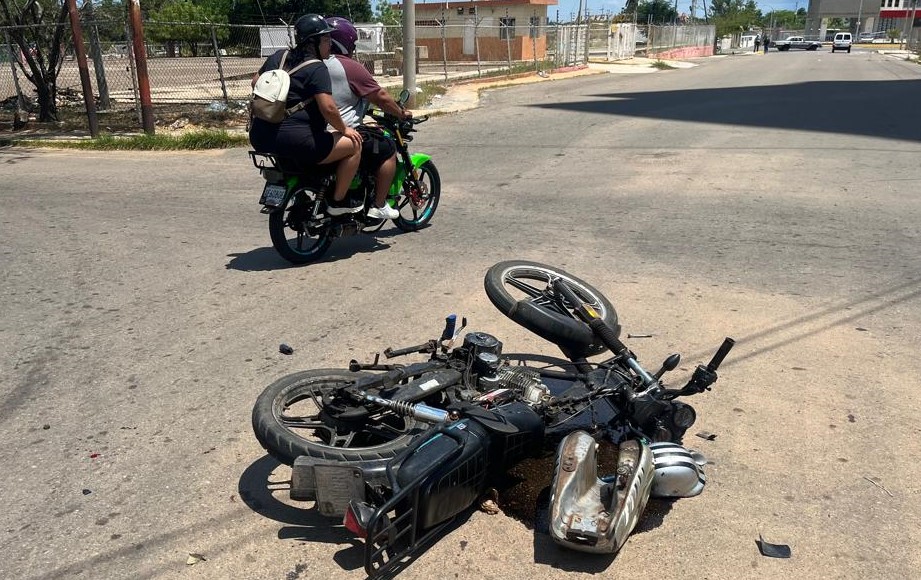 Dos motorizados impactaron de frente en La Vega: Uno de ellos realizaba piruetas