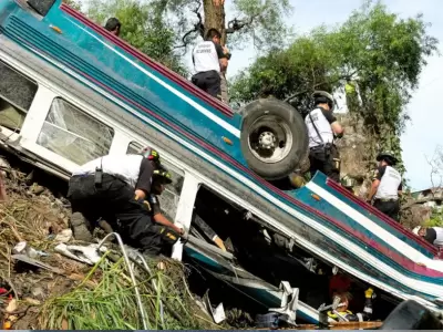 Asciende a 54 la cifra de muertos tras accidente de autobús en Guatemala