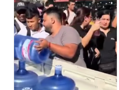 Venezolano repartió agua en Chile tras masivo apagón