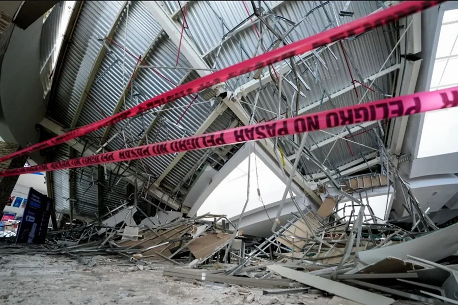 Contabilizan ocho muertos y 80 heridos tras desplomarse el techo de un centro comercial en Perú