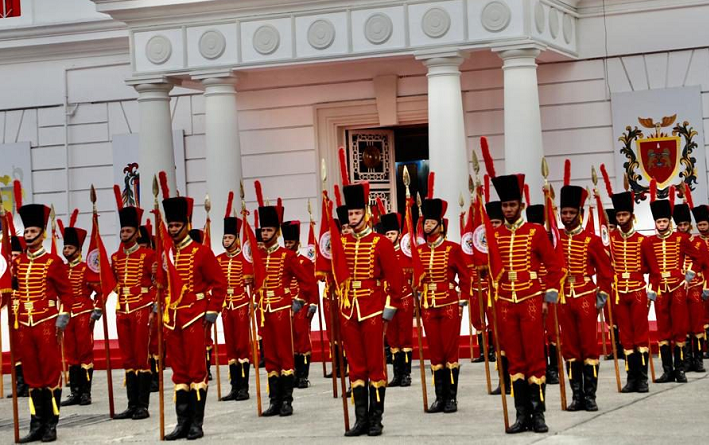 Jefe de Estado felicita a la Guardia de Honor Presidencial por su 210° aniversario: ¡La patria les debe la paz!