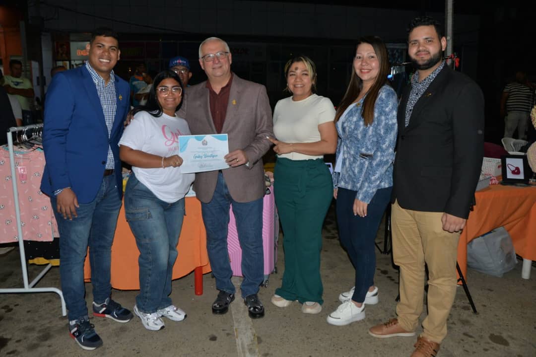 San Francisco celebró el Día Nacional de la Juventud con conversatorio y exposición de emprendedores