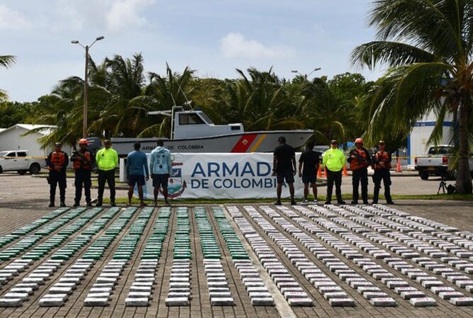 Un venezolano y dos hondureños transportaban 800 kilos de cocaína por el caribe colombiano