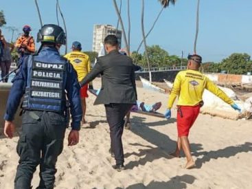 Encuentran un cuerpo de una mujer flotando en playa de Lechería