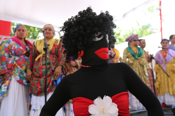 Comerciantes abarrotan de disfraces zona comercial de Maracaibo: Tradicionales atuendos de negrita y viejo vuelven a los Carnavales