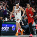 Devin Booker rompe récord en puntos con los Suns