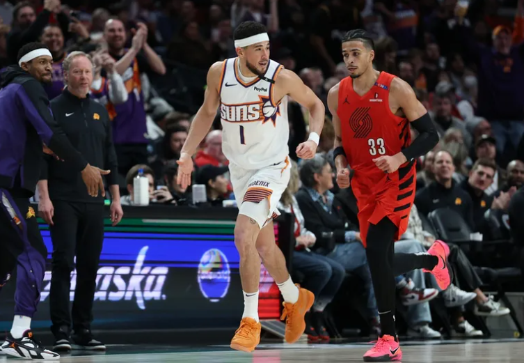 Devin Booker rompe récord en puntos con los Suns