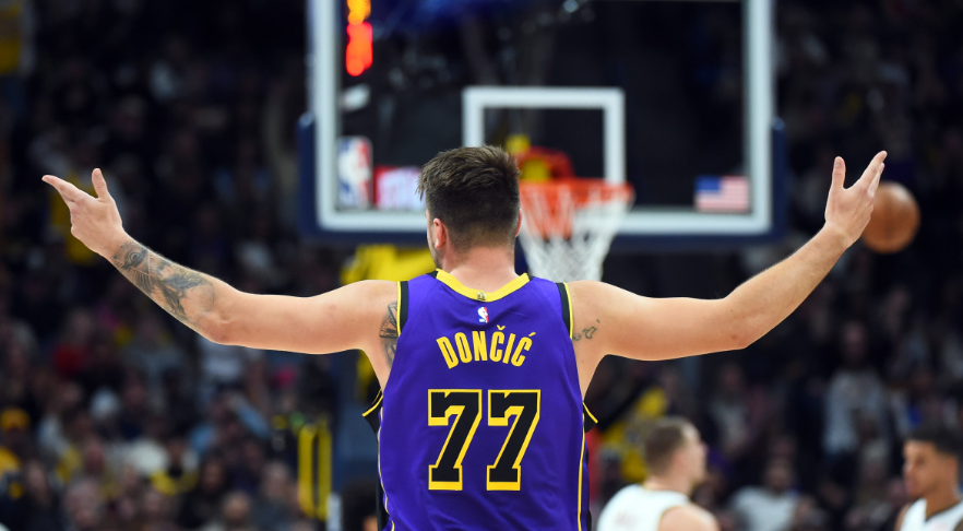 Doncic despierta para comandar el triunfo de Lakers sobre Nuggets