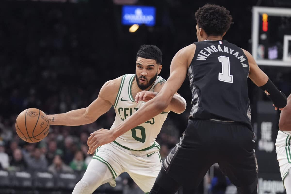 Los Celtics de Tatum dominan a los Spurs de Wenbemyama