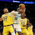 Lakers cayó ante Hornest con LeBron y Doncic en cancha