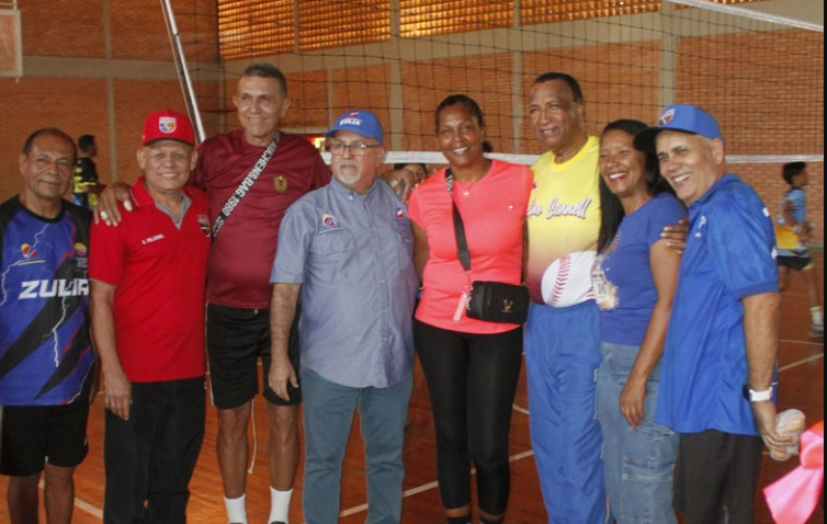 LUZ y la Asociación de voleibol rindieron tributo a Lino Connell