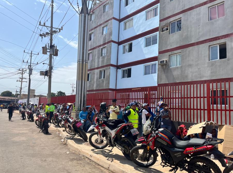 Con gran afluencia de personas continúan jornadas de cedulación en los Saime de Maracaibo y San Francisco