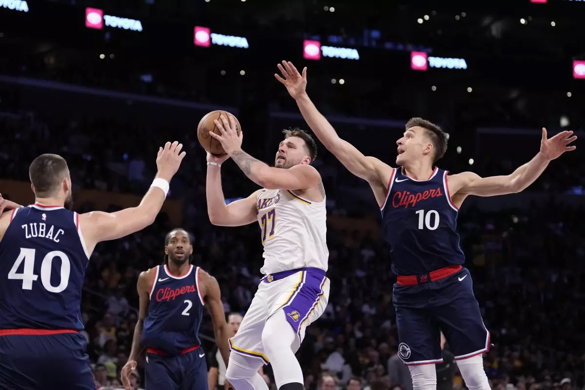 Lakers domina a Clippers con gran actuación de Luka Dončić