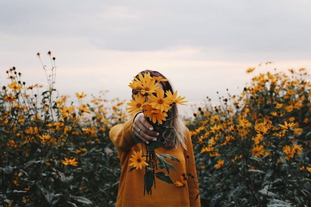 Hoy, todos a regalar flores amarillas