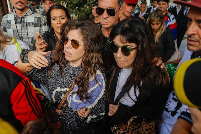 Hijas de Maradona no podrán ir a juicio hasta que sean llamadas a declarar