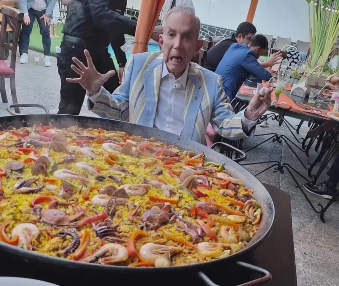 Con paella, música y amores eternos, Gilberto Correa celebró 82 primaveras