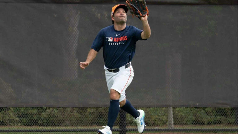 José Altuve disputó su primer juego en el jardín izquierdo de los Astros de Houston